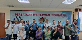 Ketua PWI Jaya Sambut Dua Anggota PWI Jaya Usai Daki Gunung Kerinci