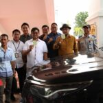 Dukung Parkir Berlangganan, Pimpinan Dan Anggota DPRD Batam Beli Stiker Parkir Tahunan