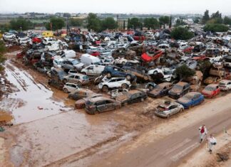 Ratusan Ribu Mobil Jadi Rongsokan Usai Diterjang Banjir Bandang