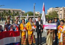 Tujuh Penari Indonesia Memukau Ribuan Penonton di Festival Tari Gujarat India