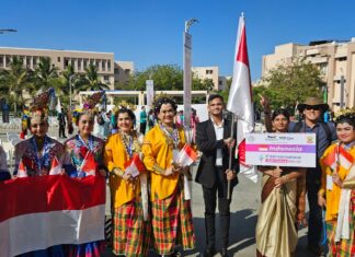 Tujuh Penari Indonesia Memukau Ribuan Penonton di Festival Tari Gujarat India