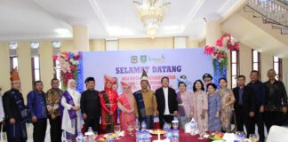 Wabup Bagus Santoso dan Istri Terima Gelar Kehormatan Marga Batak