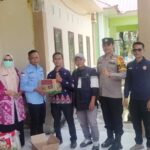 Pemkab Bengkalis Kembali Serahkan Bantuan Sembako untuk Korban Banjir di Siak Kecil