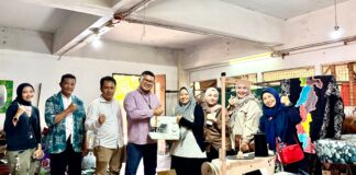 Peduli UMKM, PLN Batam Serahkan Bantuan untuk Batik Moleqie