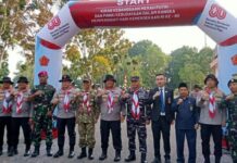 Ketua Komisi I DPRD Batam Hadiri Penyerahan Bendera Merah Putih dan Apresiasi Semangat Tim Kirab