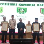 Bupati Bengkalis Kasmarni Terima Dua Sertifikat