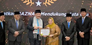 Bupati Kasmarni Raih BAZNAS Award 2025 di Jakarta