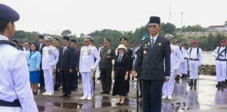 Upacara Bendera dan Tabur Bunga Peringatan Hari Pahlawan di Batam, Amsakar-Li Claudia Kobarkan Semangat Pahlawan