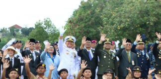 Ucapkan Selamat Hari Pahlawan, Ketua DPRD Kota Batam Ikuti Upacara dan Tabur Bunga di Mako Kodaeral IV