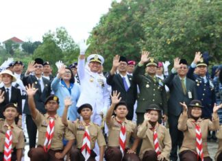 Ucapkan Selamat Hari Pahlawan, Ketua DPRD Kota Batam Ikuti Upacara dan Tabur Bunga di Mako Kodaeral IV