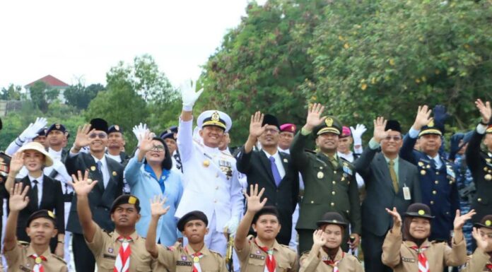 Ucapkan Selamat Hari Pahlawan, Ketua DPRD Kota Batam Ikuti Upacara dan Tabur Bunga di Mako Kodaeral IV